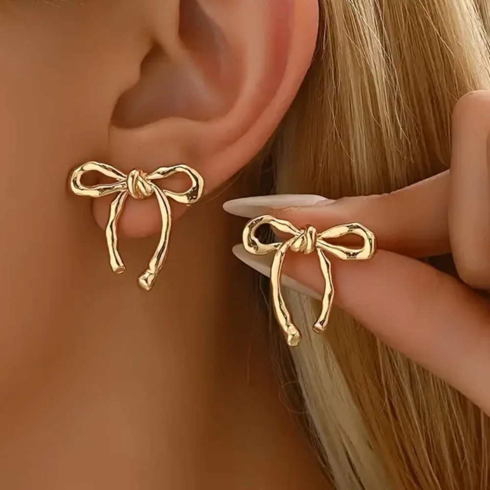 Elegant Gold Bow Earrings